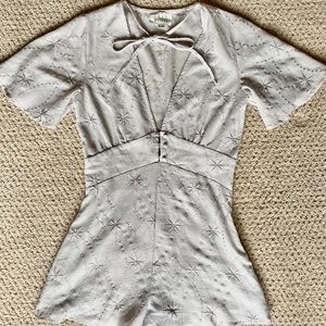 LuLu’s Shortsleeve Light Gray Romper